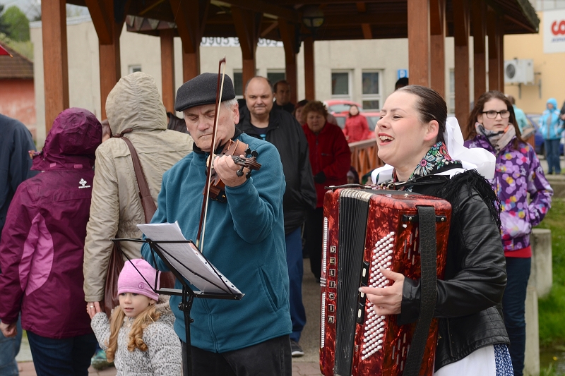 štvrtok, 28. apríla 2016 18:14:54